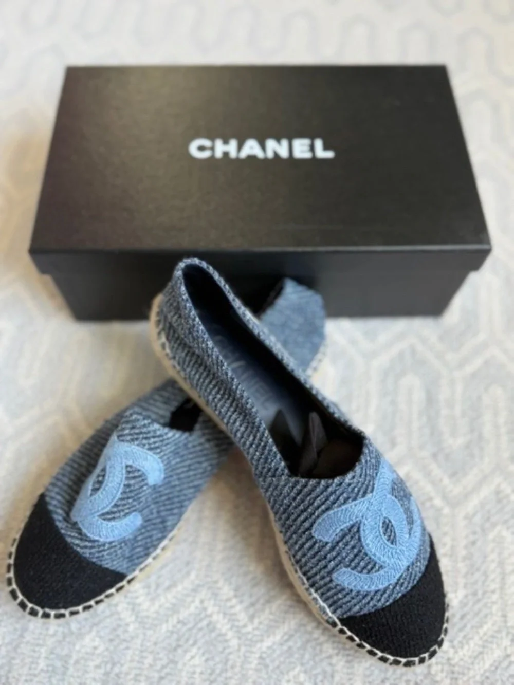 Beautiful Chanel CC Espadrilles size 40 Brand New In Box Blue Tweed